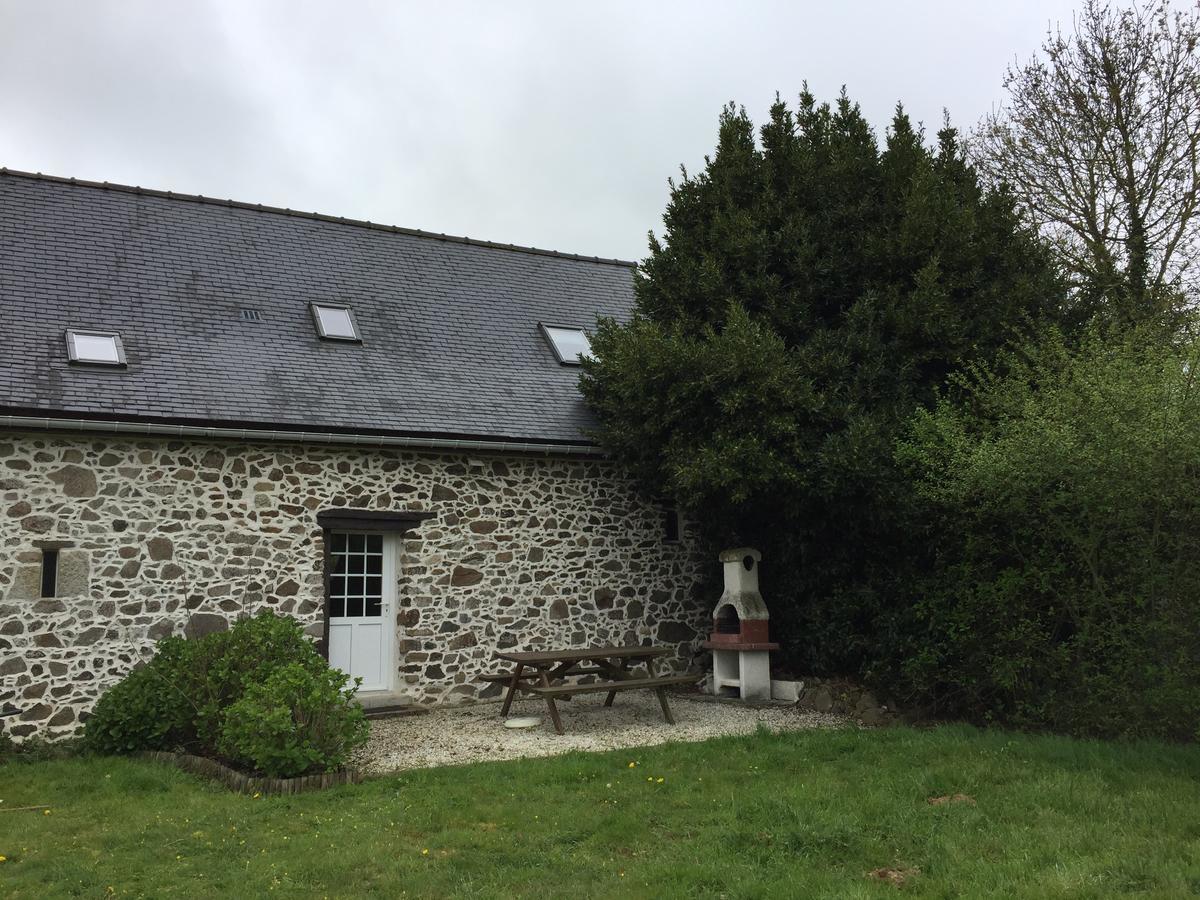 Gites Au Clos Du Lit Saint-Aaron Exterior foto