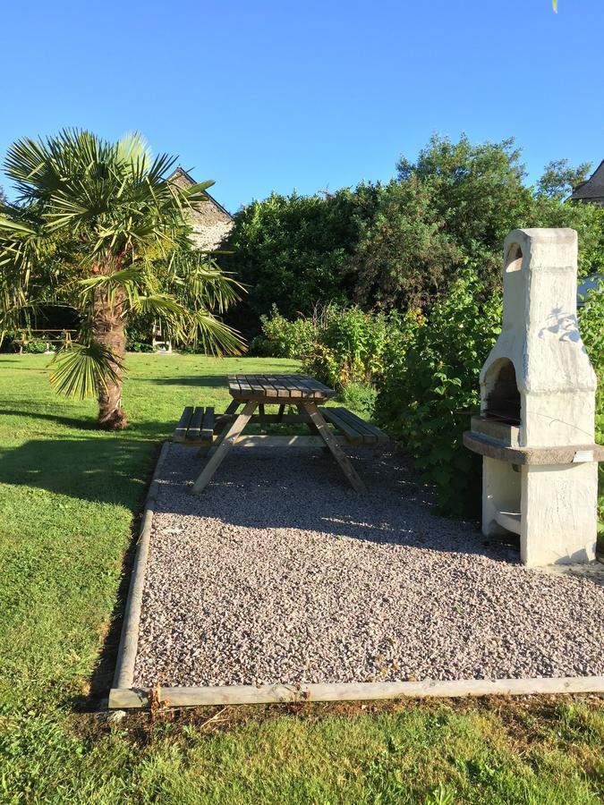 Gites Au Clos Du Lit Saint-Aaron Exterior foto